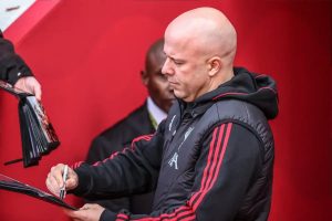 “Liverpool considers future without Arne Slot and looks at Andoni Iraola.”