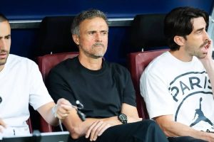 “Luis Enrique thanks Roma’s coach after victory in the Champions League.”