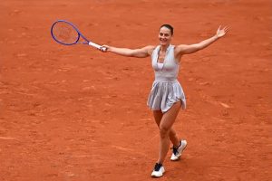 Marta Kostyuk surprises Iga Swiatek and reaches new heights.