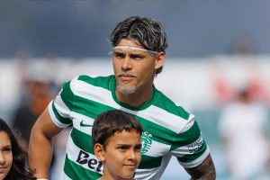 Maxi Araujo in the spotlight: Manchester United rivals Arsenal.