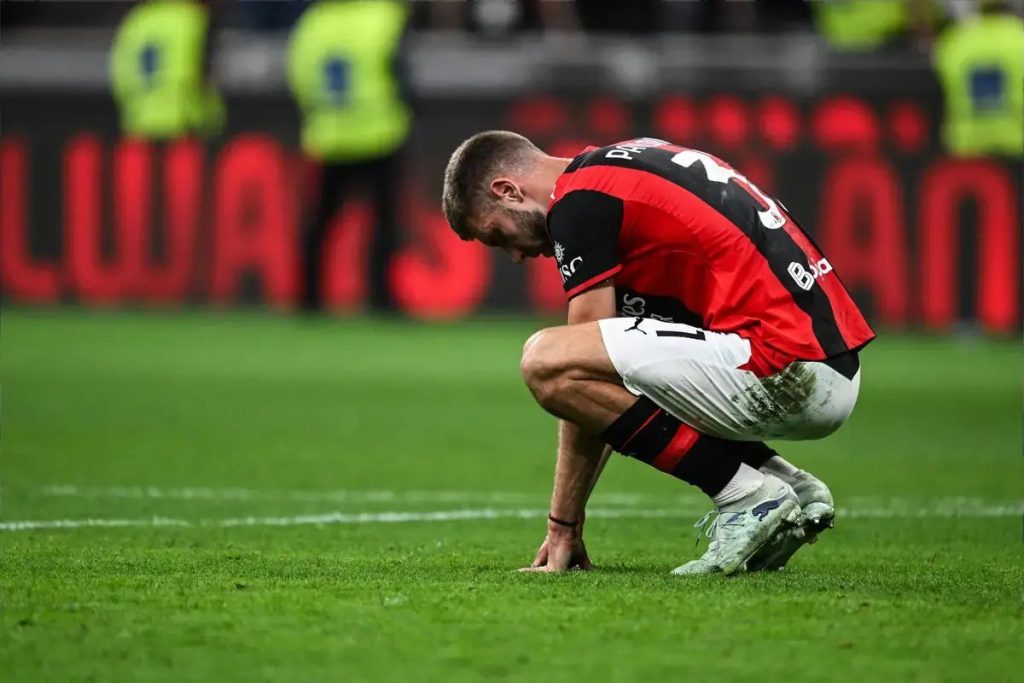 Milan em revolução: Todos demitidos e Ibra busca novo treinador