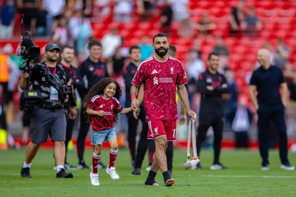 Mohamed Salah despede-se em grande no último jogo pelo Liverpool