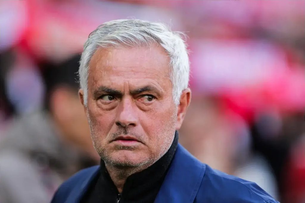 Benfica à espera de decisão de Mourinho até sexta-feira