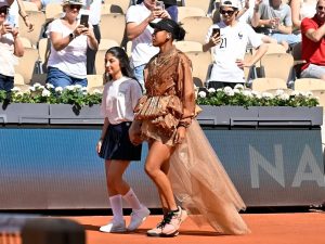 Naomi Osaka reveals the secrets of her outfits for the French Open.