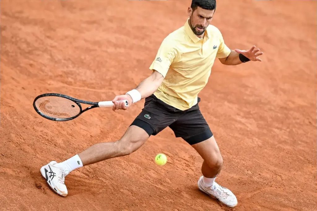 “Novak Djokovic in trouble: Crucial decision for Roland Garros.”