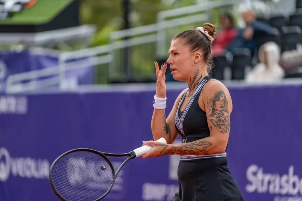 Oleksandra Oliynykova criticizes the Russian flag at the French Open.