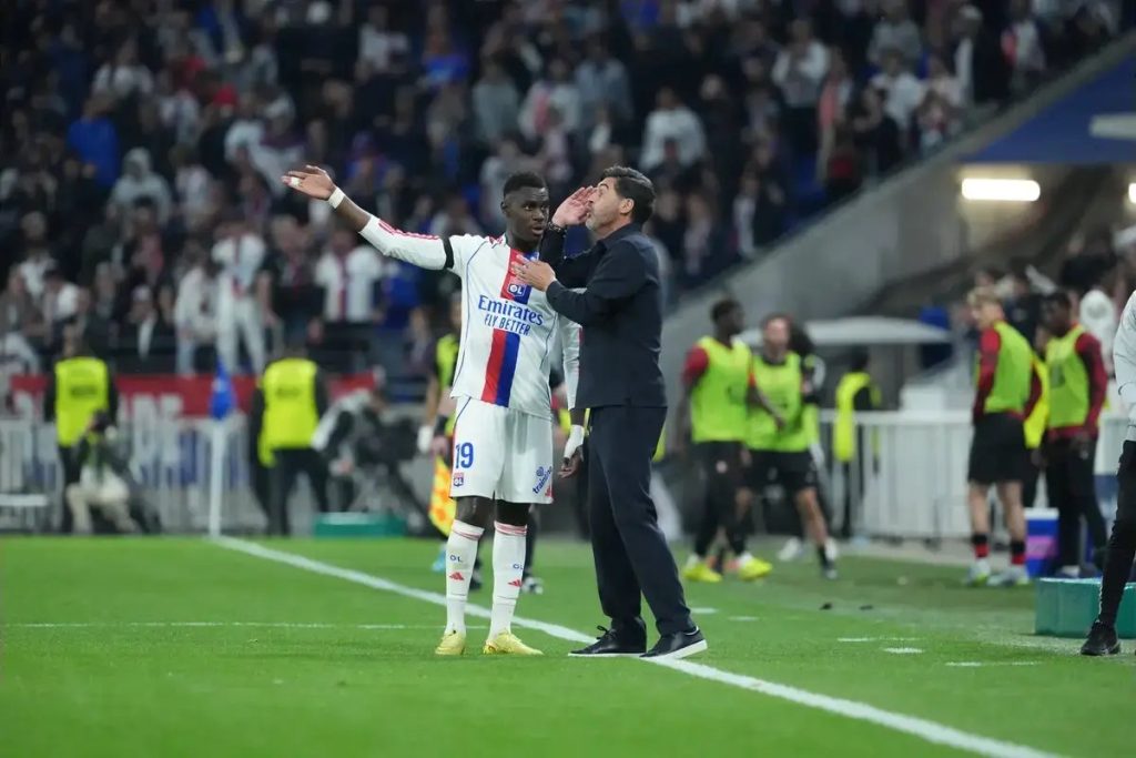 “Paulo Fonseca sees Lyon drifting away from the Champions League.”