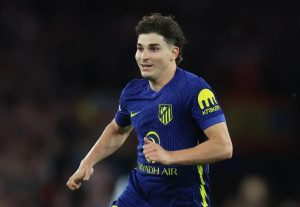PSG looks at Julian Alvarez to strengthen their attack and shake up Barcelona.