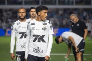 Robinho Jr. accuses Neymar of assault and threatens to terminate the contract.