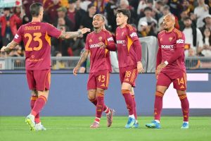 Roma thrashes Fiorentina and enters the fight for the Champions League.