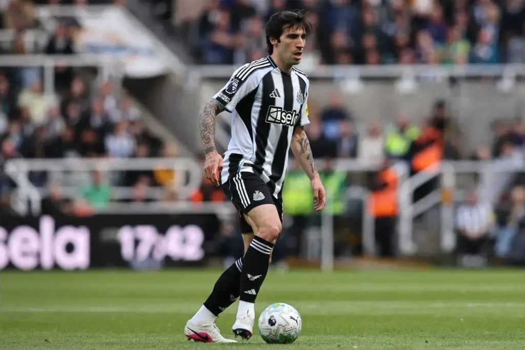Sandro Tonali pode reforçar Manchester United neste verão