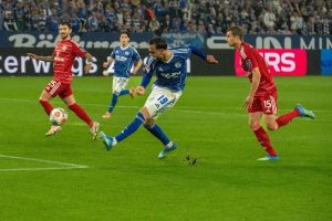 Schalke 04 secures automatic promotion back to the Bundesliga.