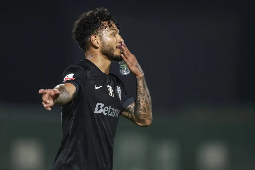 Sporting resists Newcastle’s interest in Luis Suárez.