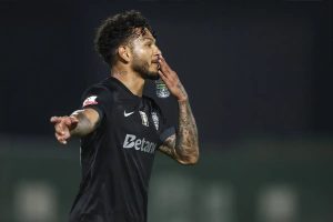 Sporting resists Newcastle’s interest in Luis Suárez.