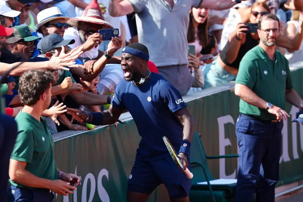 Tiafoe oferece bilhetes a adepto que lhe roubou a raquete