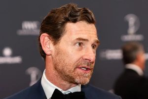 Villas-Boas defends Farioli against Premier League pressure.
