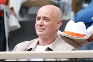 Fans criticize Andre Agassi for comments about Matteo Arnaldi.