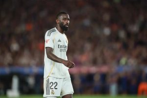 Antonio Rüdiger renews with Real Madrid until 2027 despite a limited role.
