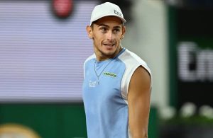 “Arnaldi shines at Roland Garros with an epic comeback against Tiafoe.”
