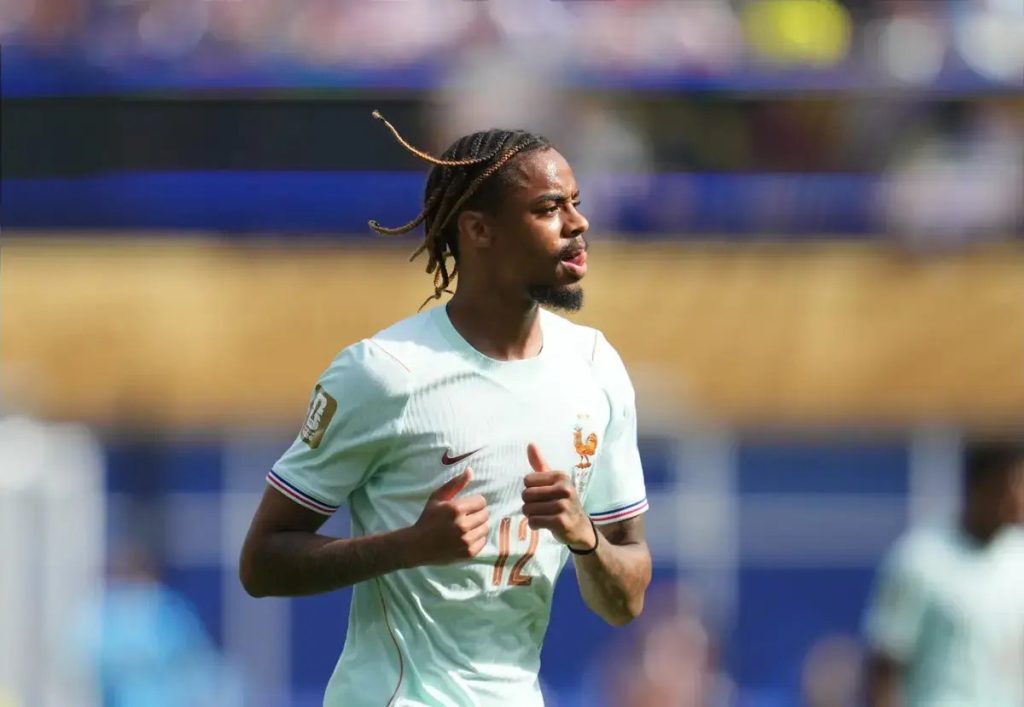 Barcola sobe na lista do Liverpool após recusa de Yan Diomande