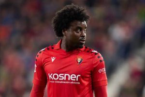 Benfica is considering the signing of Boyomo, a central defender from Osasuna.