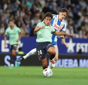Benfica rekindles interest in Carlos Álvarez from Levante.