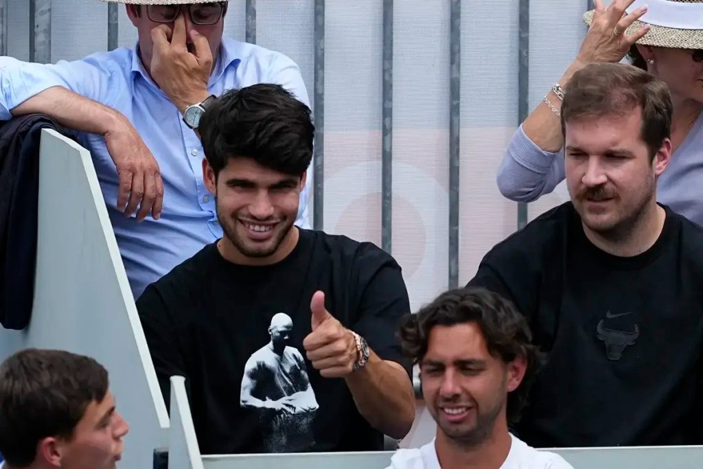 Carlos Alcaraz and Juan Carlos Ferrero: Controversy continues on social media.