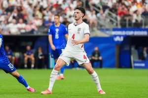Carragher defends Declan Rice’s starting position against Ghana despite physical doubts.