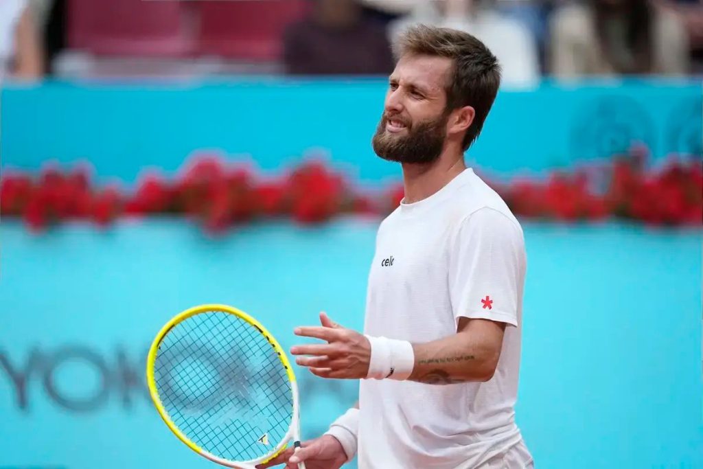 Corentin Moutet forces BBC to apologize after controversial interview.