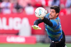 Courtois acknowledges past confrontations with Mourinho but praises his leadership.