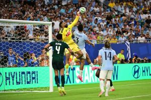 Saudi Arabia’s defense shines in draw against Uruguay in the 2026 World Cup.