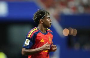 Spain seeks its first victory in the World Cup against Saudi Arabia.