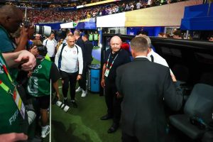 FIFA supports Tuchel and removes photographers from the benches during the anthems.