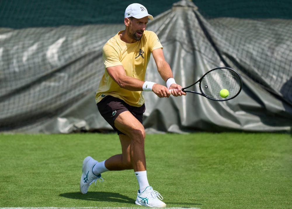 Djokovic returns to the grass courts with a victory against Tommy Paul.