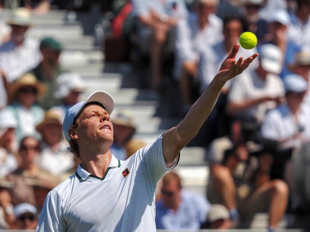 “Wimbledon adopts new heat rule that benefits Jannik Sinner.”