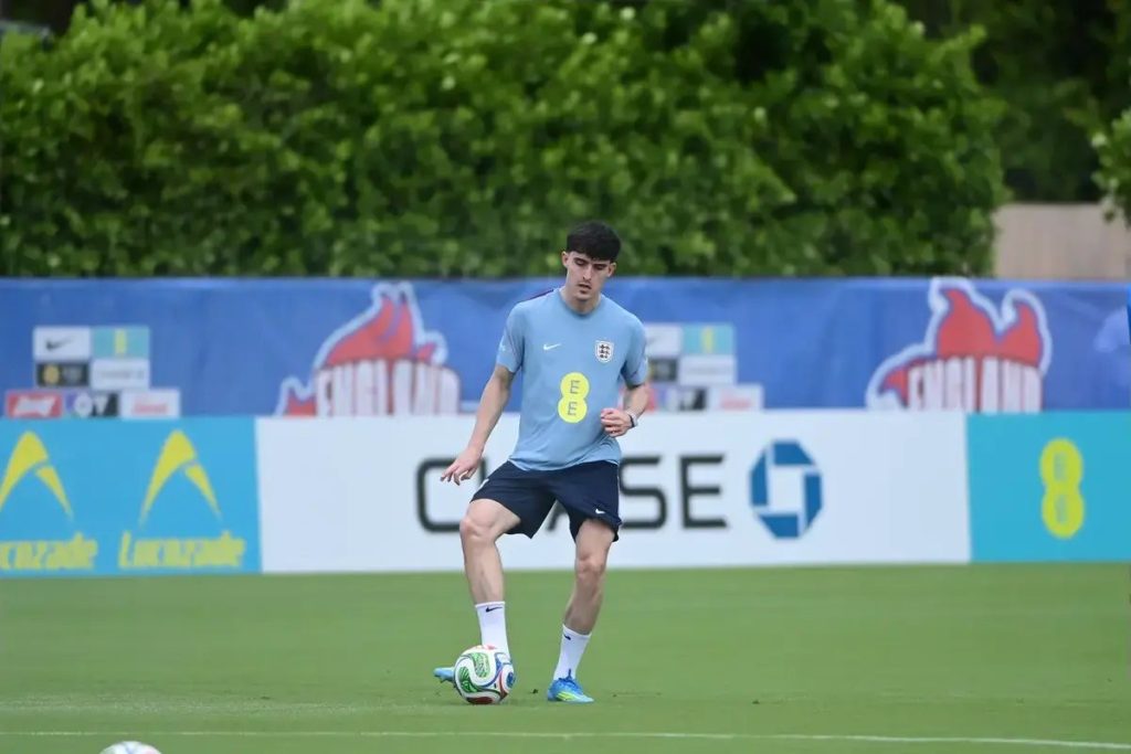 England loses Tino Livramento to injury before the World Cup; Chalobah called up.