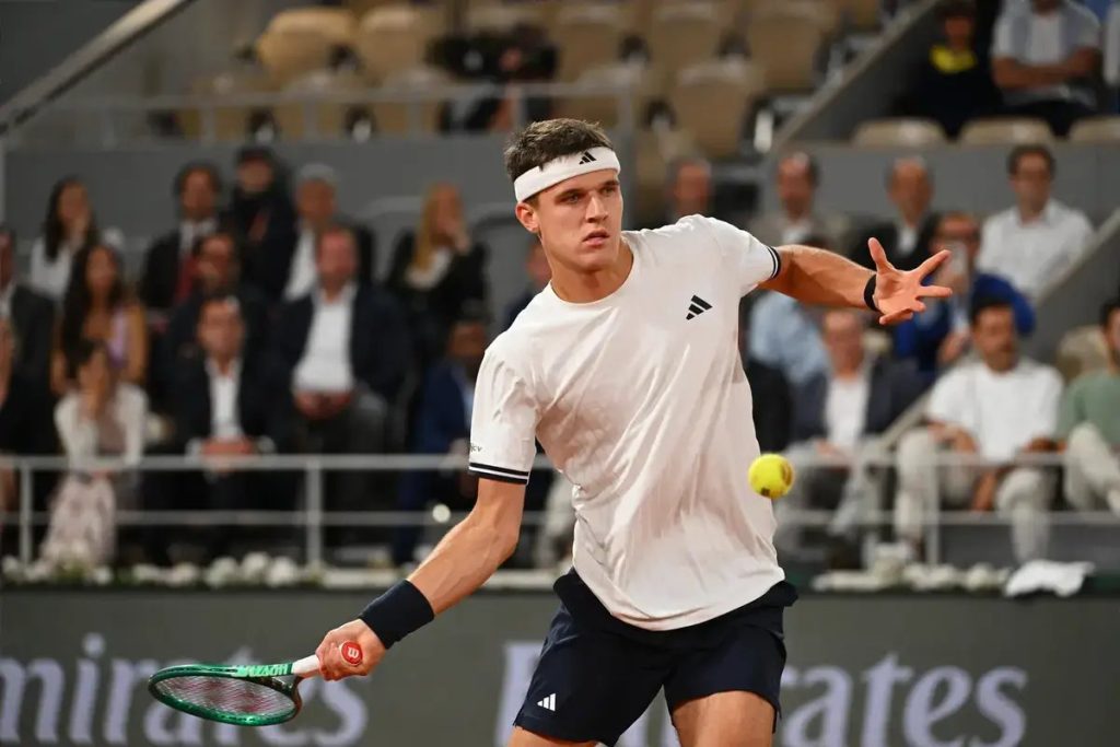 Jakub Mensik revela receios após vitória no Open da França