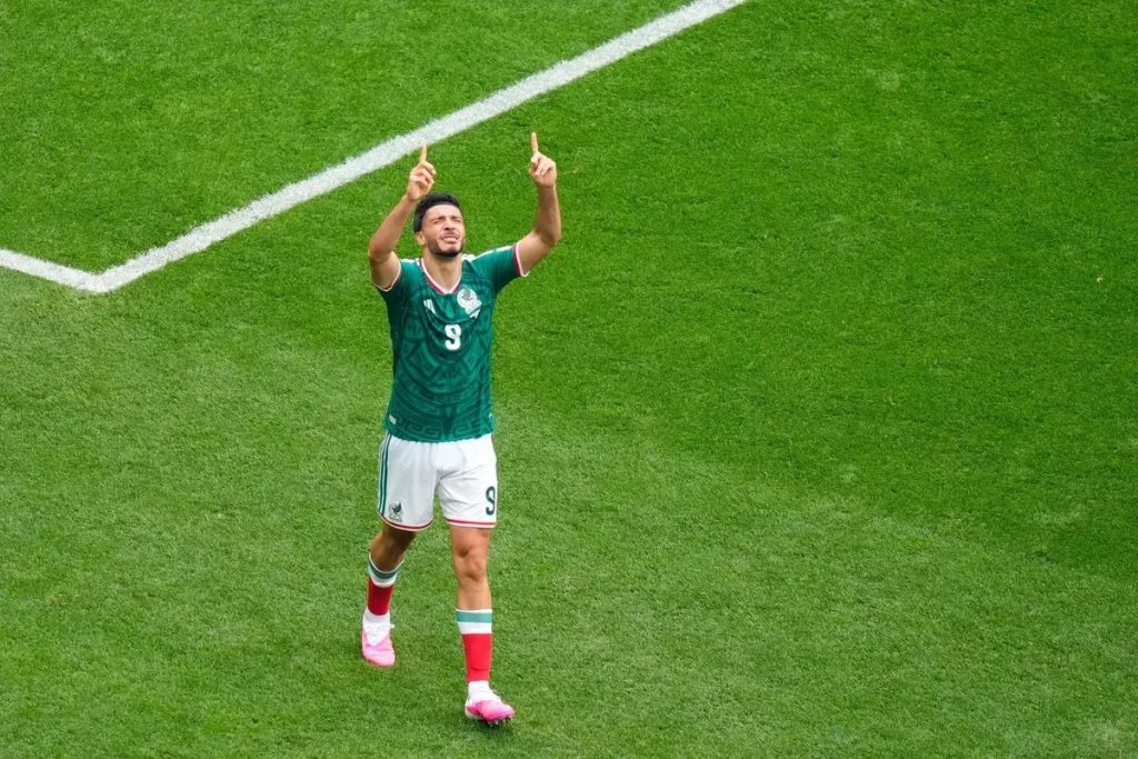 Jiménez emociona ao selar vitória do México frente à áfrica do sul