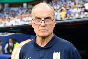 “Uruguay players challenge Bielsa before the decisive clash with Spain.”
