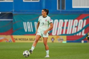 “Kika Nazareth shines with two stunning goals in two minutes.”
