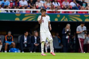 Lamine Yamal downplays boos and compares himself to Messi and Cristiano.