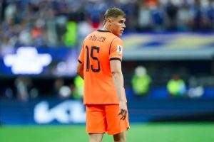 Liverpool gives up on Micky van de Ven and announces Victor Munoz for the defense.