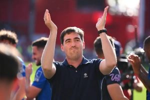 “Liverpool in negotiations with Iraola for new coach.”