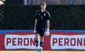 PSG secures young Italian goalkeeper Longoni for free from Milan.