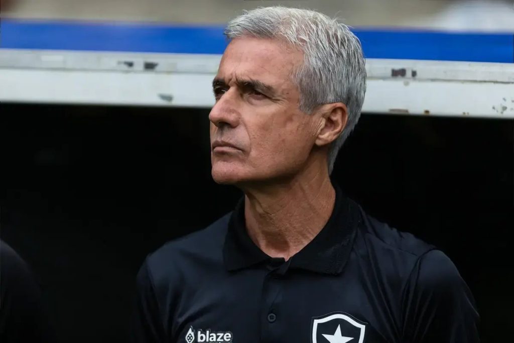Luís Castro fala sobre saída do Botafogo e desejo de treinar Ronaldo