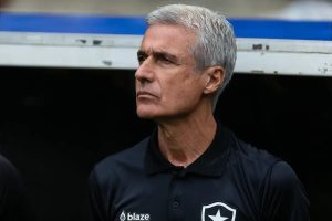 Luís Castro talks about leaving Botafogo and his desire to coach Ronaldo.