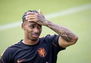 Manchester United is considering a double signing worth €140m with Summerville.