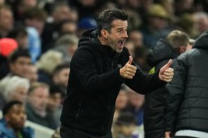 Marco Silva leads the start of Benfica’s work with an early arrival.