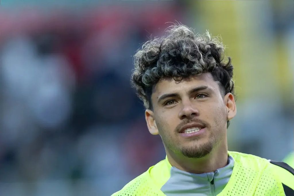 Maxi Araújo confirms desire to continue at Sporting after decisive goal.