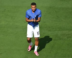 “Mbappé leads the French attack against dangerous Sweden on the way to the Round of 16.”